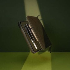 Endless Folio A5 in Green Leather - 5 Pen Case - NEW in Box picture