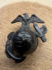 PLASTIC WWII US MARINE CORPS EAGLE GLOBE ANCHOR HAT BADGE & COLLAR INSIGNIA WW2 picture