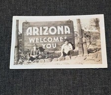 Vintage 1930s 1940s Arizona Welcomes You Roadside Sign Men Snapshot Photo picture