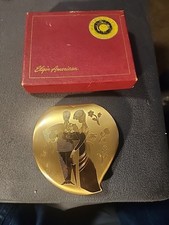 Elgin American Heart Man & Woman Compact Made in the USA 1950s Vintage unused picture