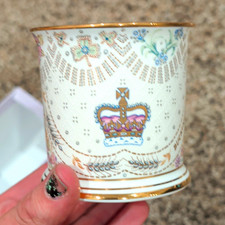 The Royal Collection Bone China Buckingham Palace Painted Mug Cup 2003 picture