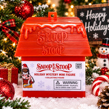 Snoop On The Stoop Christmas Mini Figure picture